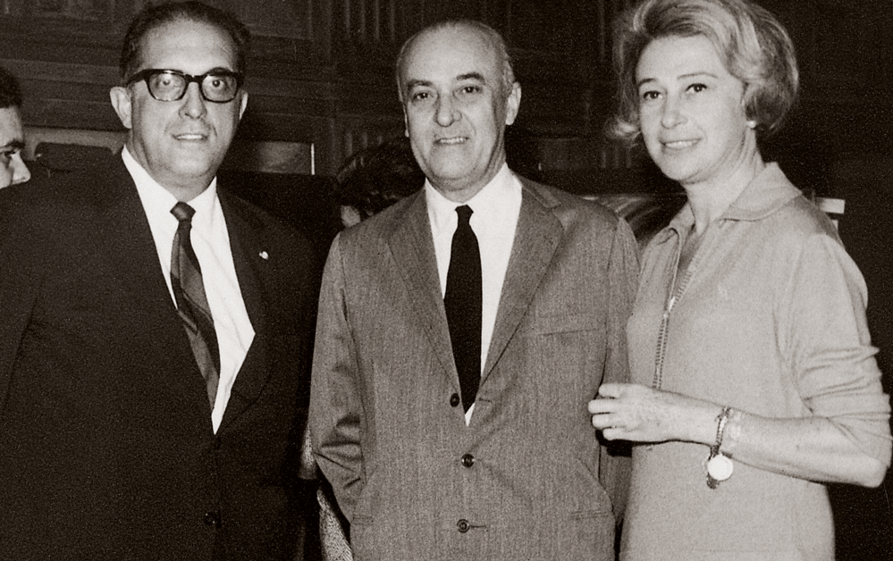 1964-ou-1965-avec-Carlos-Lacerda-gouverneur-1960-65-exposicao-H